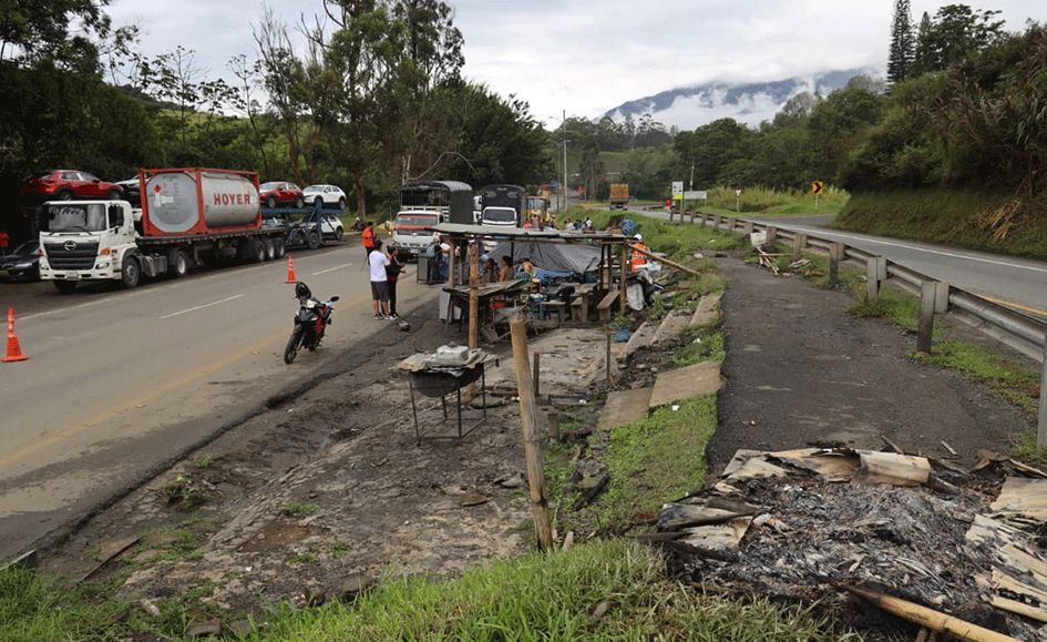 Acuerdo en Jiguales pone fin a 30 años de ventas en la vía Buga–Buenaventura