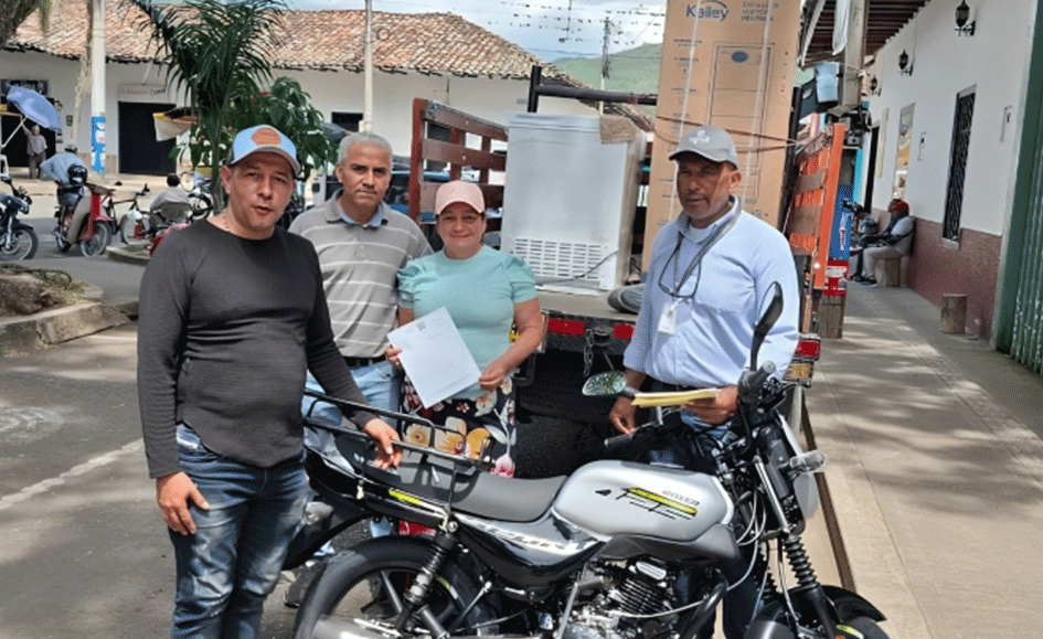 Campesinos de Bolívar recibieron herramientas e insumos para fortalecer sus proyectos productivos