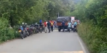 Campesinos nuevamente bloquean la vía hacia La Marina por inconformidad con entrega de tierras