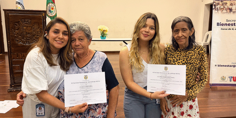 Más de 70 cuidadoras de personas con discapacidad recibieron certificación en Tuluá