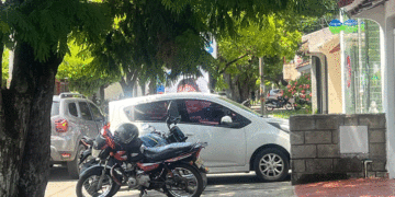 “Se adueñaron de los andenes”: denuncian mal parqueo en Tuluá