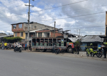 Accidente con vehículo tipo chiva dejó un peatón muerto en la vía Tuluá–Nariño