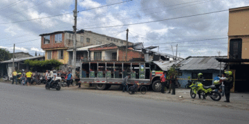 Accidente con vehículo tipo chiva dejó un peatón muerto en la vía Tuluá–Nariño