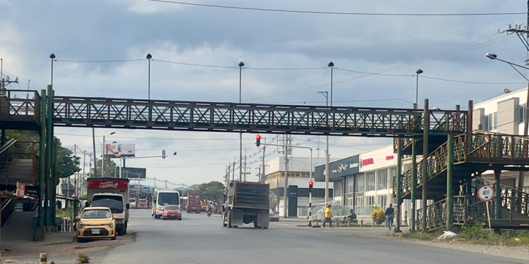 ¿Un puente en pausa… o en abandono? (Más Caucherazos aquí) 👇🏽 