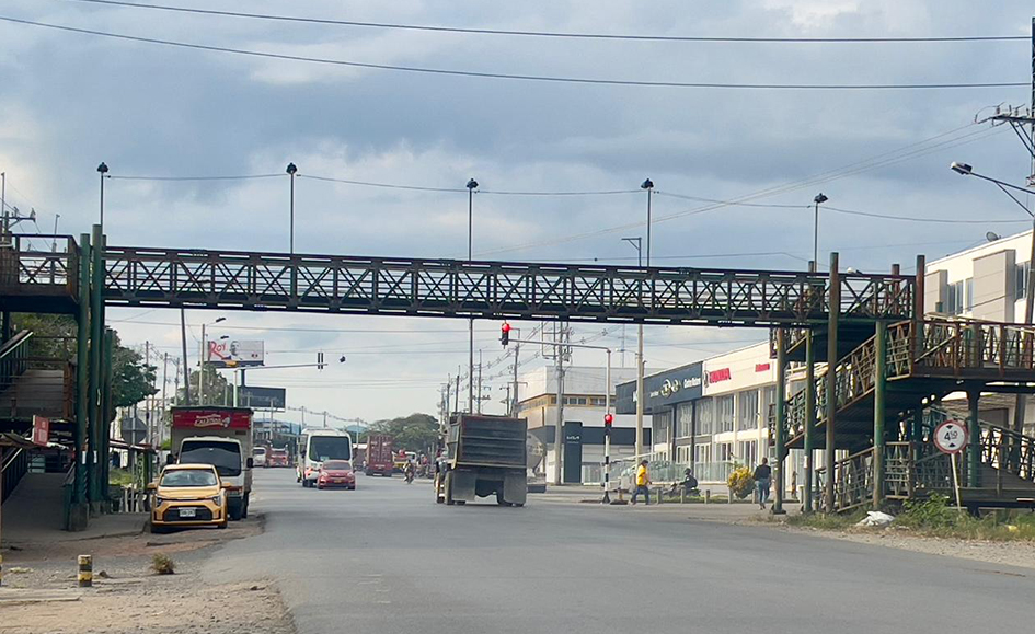¿Un puente en pausa… o en abandono? (Más Caucherazos aquí) 👇🏽