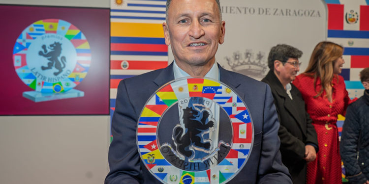 Tulueño fue galardonado en España por hermosa labor