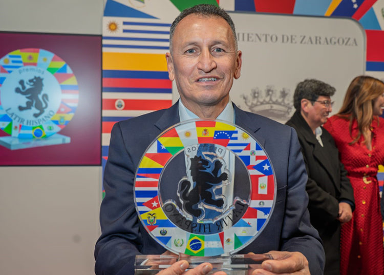 Tulueño fue galardonado en España por hermosa labor