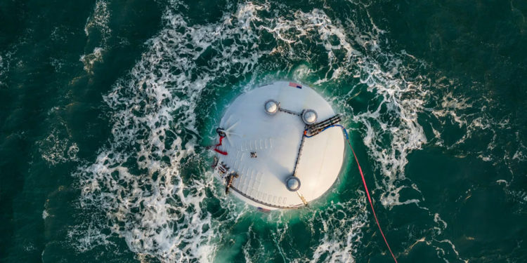 Estados Unidos lanza gigantes esferas al mar: esto es lo que se sabe