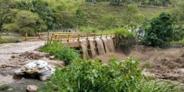 Menor cayó a un río en zona de Tuluá y permanece desaparecida