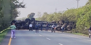 Volcamiento de tractomula mantiene bloqueada la vóa Cerrito – Palmira