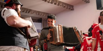 Así fue la primera visita de Luis Díaz a un fan club del Bayern Múnich