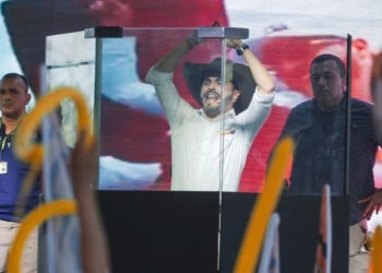 Abelardo de la Espriella hablará tras vidrio blindado por amenazas