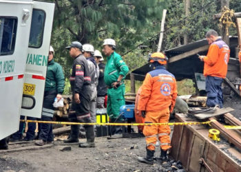 Confirman la muerte de dos de los seis trabajadores atrapados en socavón de Guachetá