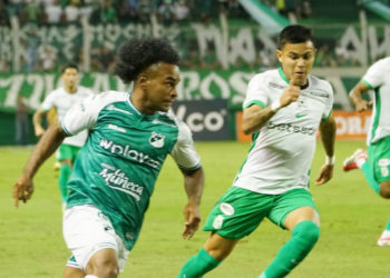 Deportivo Cali venció a Atlético Nacional con gol de Dinenno y se mete entre los ocho