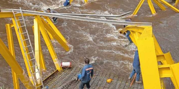 Emergencia en Boyacá: colapsa puente en construcción y deja obreros heridos