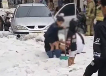 Fuerte granizada cubrió de blanco a Bogotá