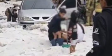 Fuerte granizada cubrió de blanco a Bogotá