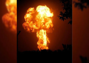 Gases y llamaradas: volcán de lodo provoca daños viales en Antioquia