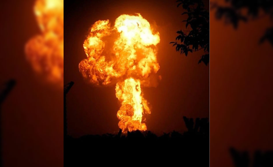 Gases y llamaradas: volcán de lodo provoca daños viales en Antioquia