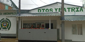 Gobernadora del Valle entregó remodelación de estación de Policía en Andinápolis, Trujillo