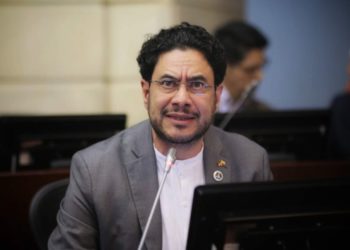 Iván Cepeda queda por fuera de la consulta tras decisión del CNE