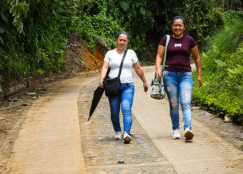 Más de 7 mil campesinos ya transitan sin lodo gracias a nuevas vías en Sevilla