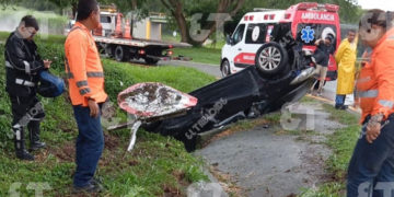 Vehículo se volcó en la entrada norte de Bugalagrande