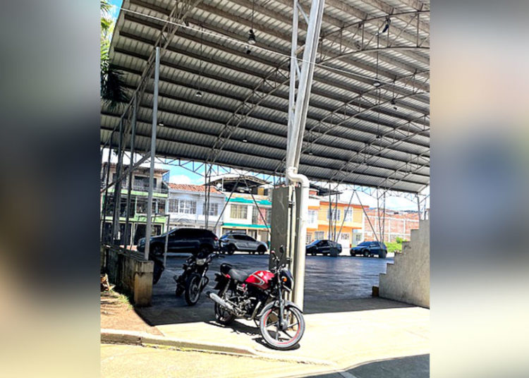Polideportivo del barrio Progresar terminó convertido en parqueadero