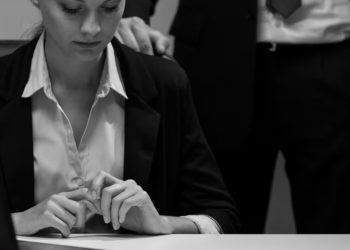 Abren proceso interno en Caracol por señalamientos contra dos periodistas