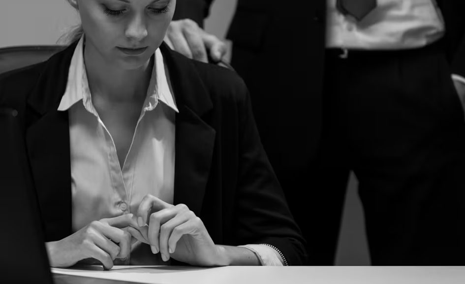 Abren proceso interno en Caracol por señalamientos contra dos periodistas