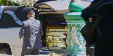 Bajo fuerte custodia fue sepultado “El Mencho”: féretro dorado marcó el adiós al líder del CJNG