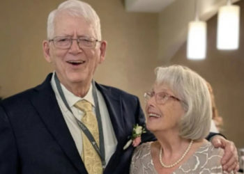 El amor no se jubila: pareja de adultos mayores sorprende con su matrimonio