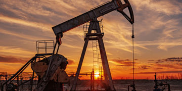 Irán afirma que golpeó un buque petrolero de Estados Unidos en plena escalada militar