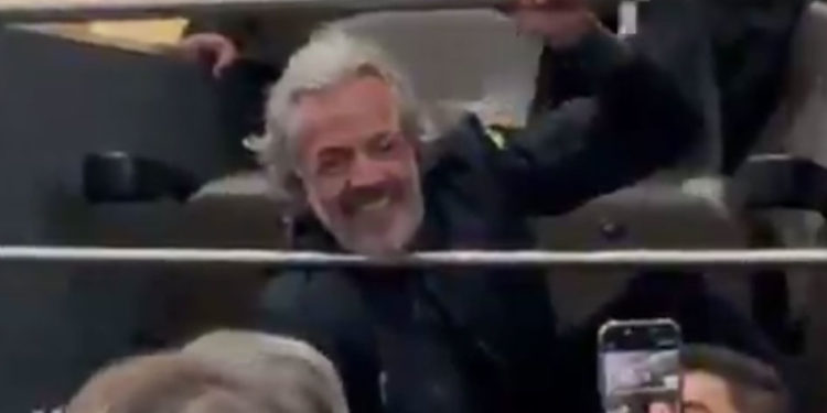 Juan Daniel Oviedo fue ovacionado en concierto de Miguel Bosé en Bogotá