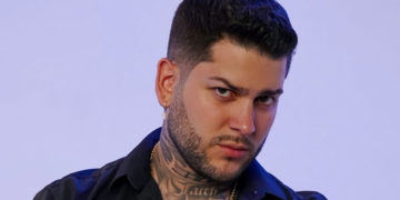 Juan Vélez arranca el año con despecho atrevido: “No Te Da La Talla” llega para cantar verdades incómodas