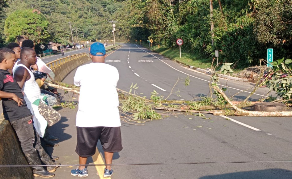 Protesta deja cierre total en corredor vial hacia Buenaventura