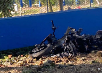 Tercera moto quemada en La Marina genera preocupación en la comunidad