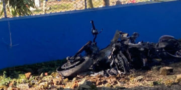 Tercera moto quemada en La Marina genera preocupación en la comunidad