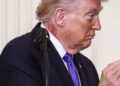 Trump reaparece con lesión visible y aviva discusión sobre su salud