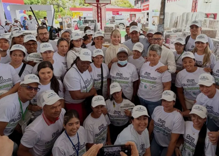 Cien emprendedores de Tuluá recibieron acreditación y apoyo para fortalecer sus negocios