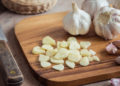 Comer ajo en ayunas y antes de dormir: el hábito que gana fuerza por sus beneficios