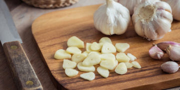 Comer ajo en ayunas y antes de dormir: el hábito que gana fuerza por sus beneficios