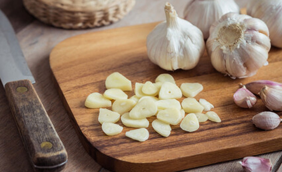Comer ajo en ayunas y antes de dormir: el hábito que gana fuerza por sus beneficios