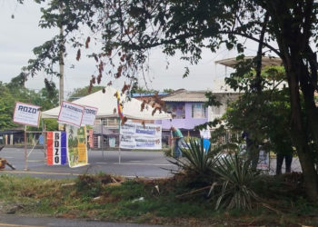 Comunidades bloquean la vía a la altura del peaje de Rozo por falta de alcantarillado