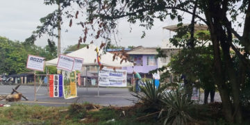 Comunidades bloquean la vía a la altura del peaje de Rozo por falta de alcantarillado