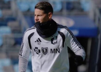 DT de Minnesota elogia a James tras salir del hospital: “Es extraordinario”