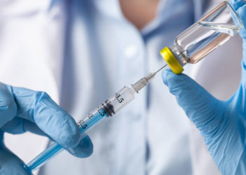 Desarrollan vacuna que podría prevenir cuatro tipos de cáncer