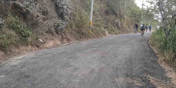 Incineran dos vehículos en la vía al Picacho en Tuluá