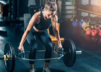 Neurocirujano colombiano alerta sobre peligros del peso muerto en gimnasios