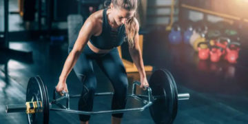 Neurocirujano colombiano alerta sobre peligros del peso muerto en gimnasios